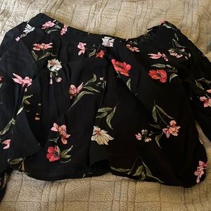 Hollister Flowey top size extra small